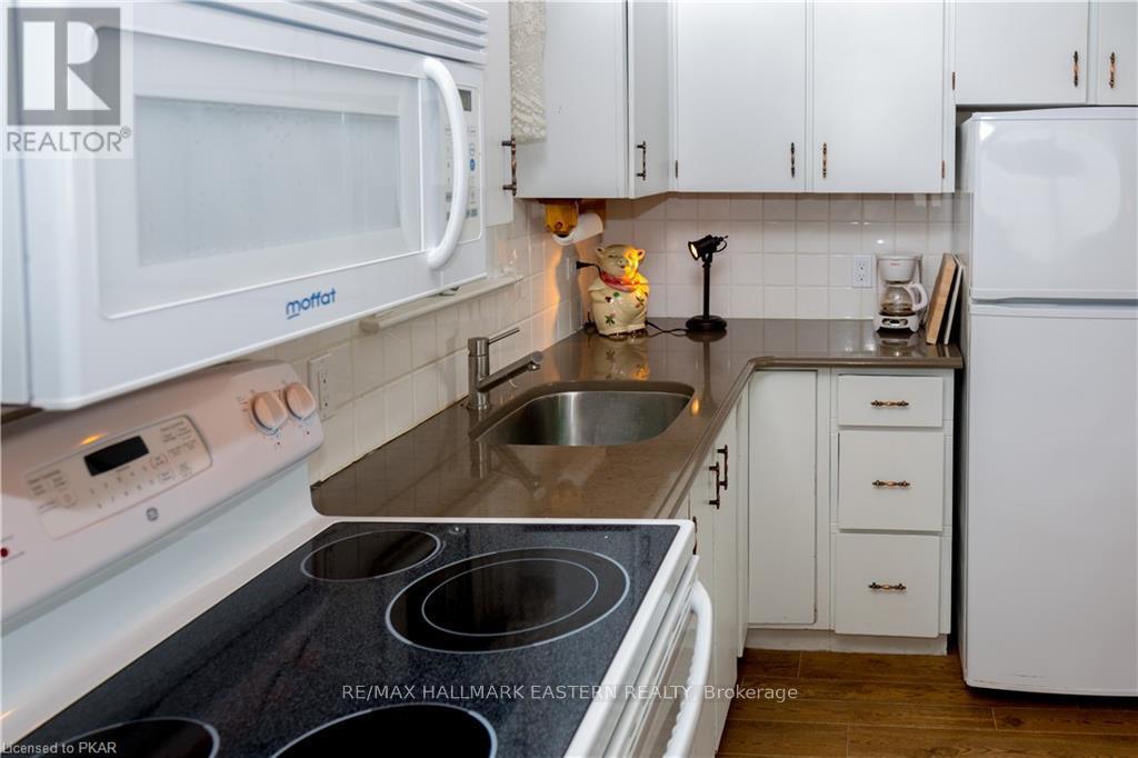 63 Edgewater Boulevard, Peterborough East (Central), Ontario  K9H 1A4 - Photo 12 - X12249278