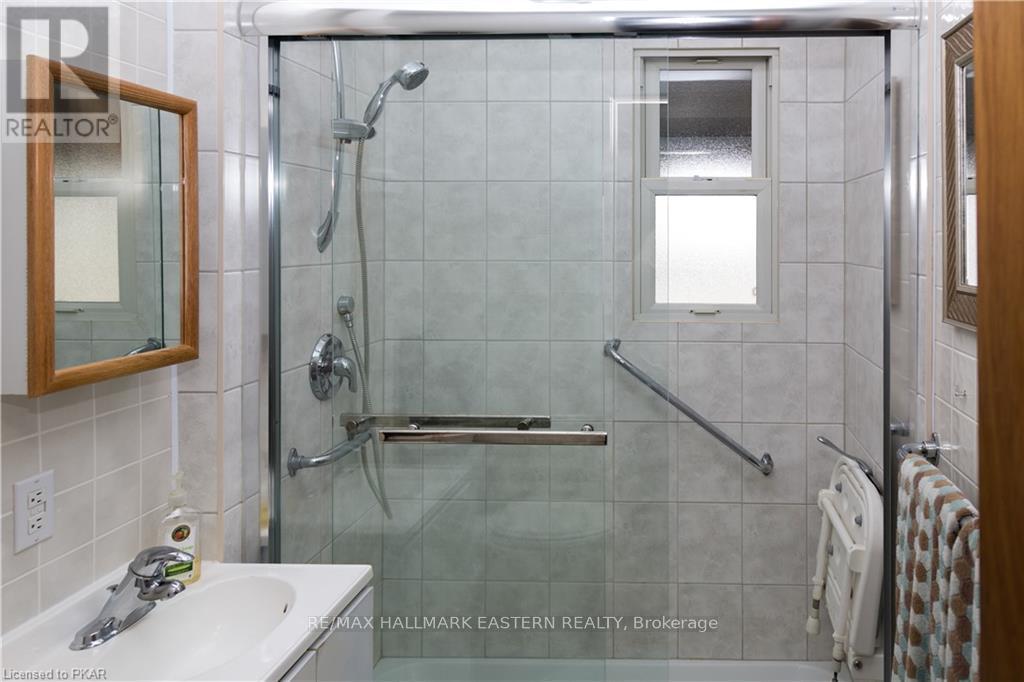 63 Edgewater Boulevard, Peterborough East (Central), Ontario  K9H 1A4 - Photo 21 - X12249278