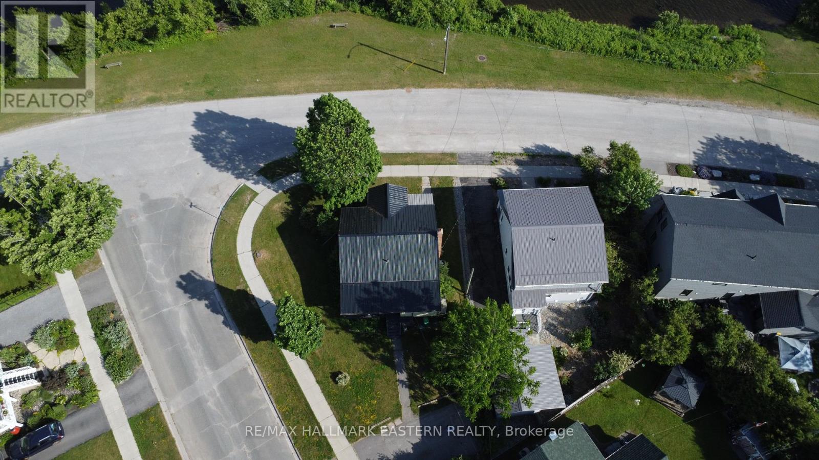 63 Edgewater Boulevard, Peterborough East (Central), Ontario  K9H 1A4 - Photo 9 - X12249278