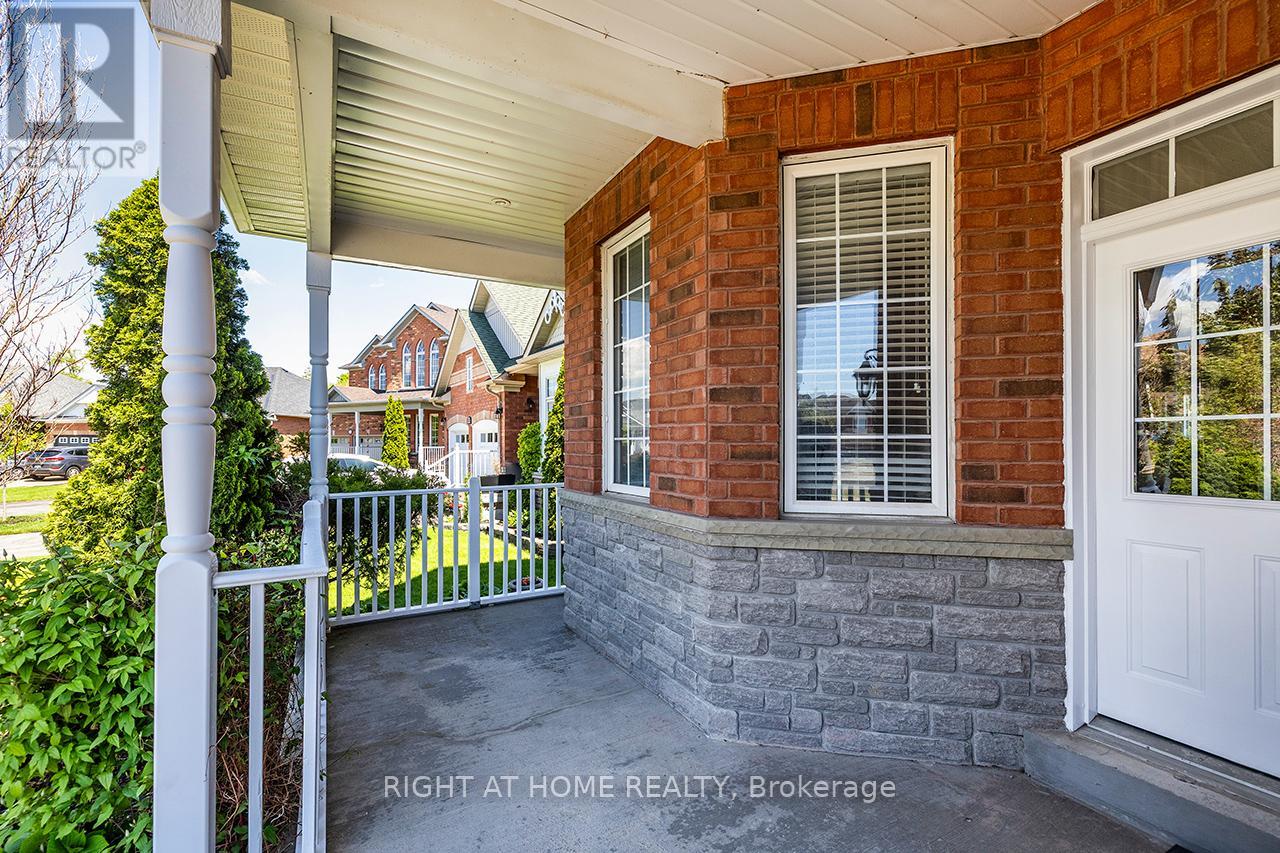 148 Brookhouse Drive, Clarington (Newcastle), Ontario  L1B 1N9 - Photo 4 - E12249431