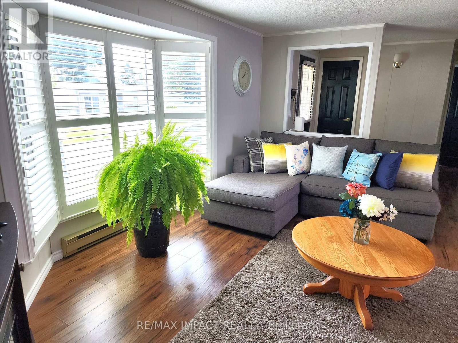 4 Champlain Court, Clarington (Newcastle), Ontario  L1B 1A5 - Photo 3 - E12249645