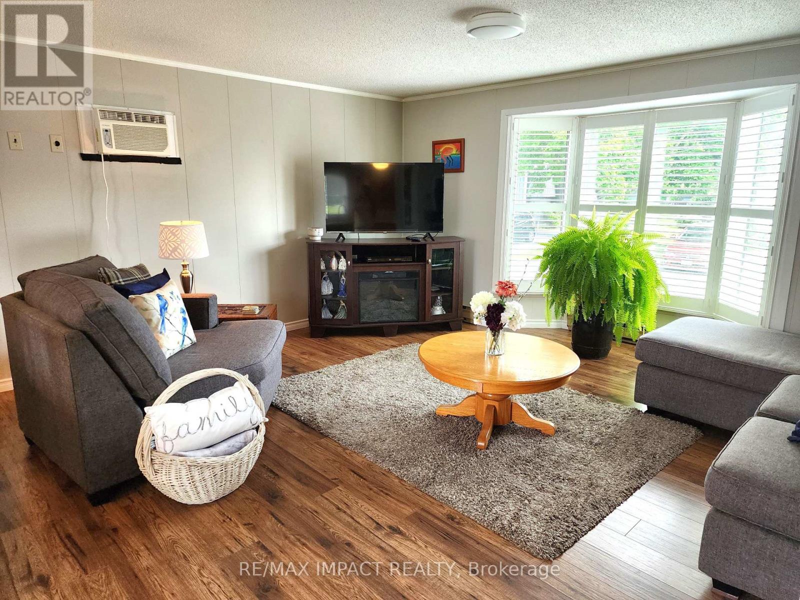 4 Champlain Court, Clarington (Newcastle), Ontario  L1B 1A5 - Photo 5 - E12249645