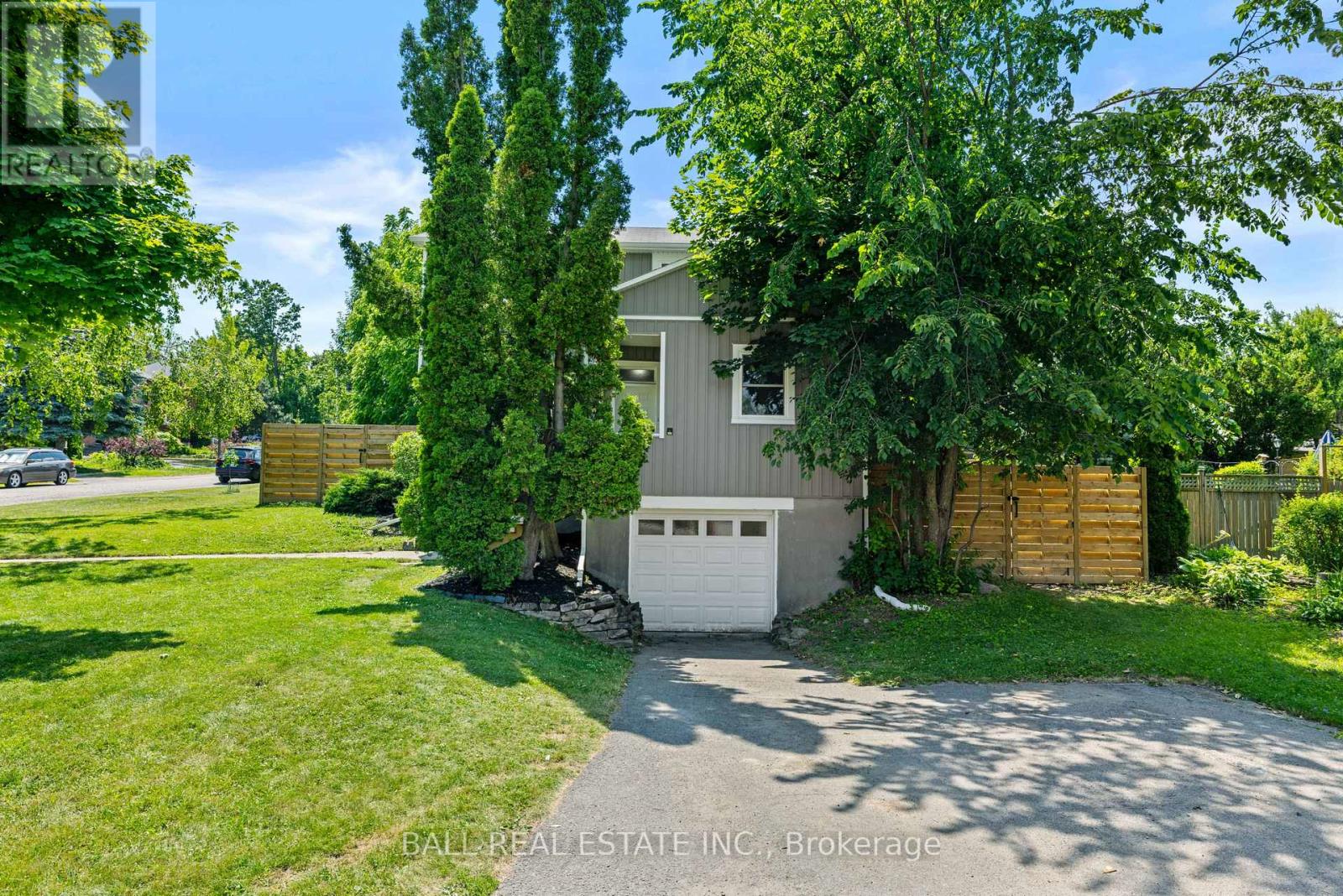 10 Anne Street, Peterborough Central (Old West End), Ontario  K9J 4S5 - Photo 1 - X12249671