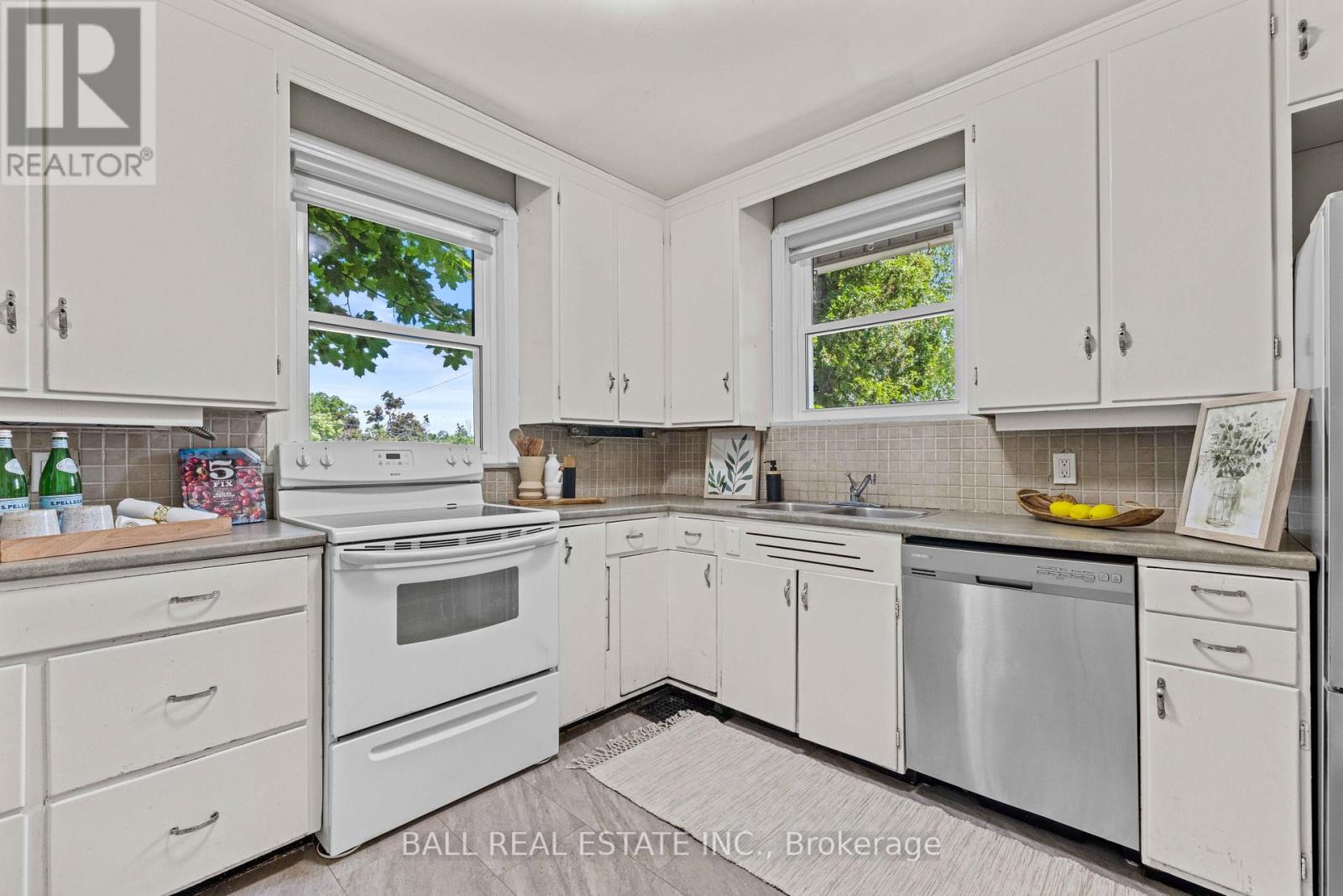 10 Anne Street, Peterborough Central (Old West End), Ontario  K9J 4S5 - Photo 22 - X12249671