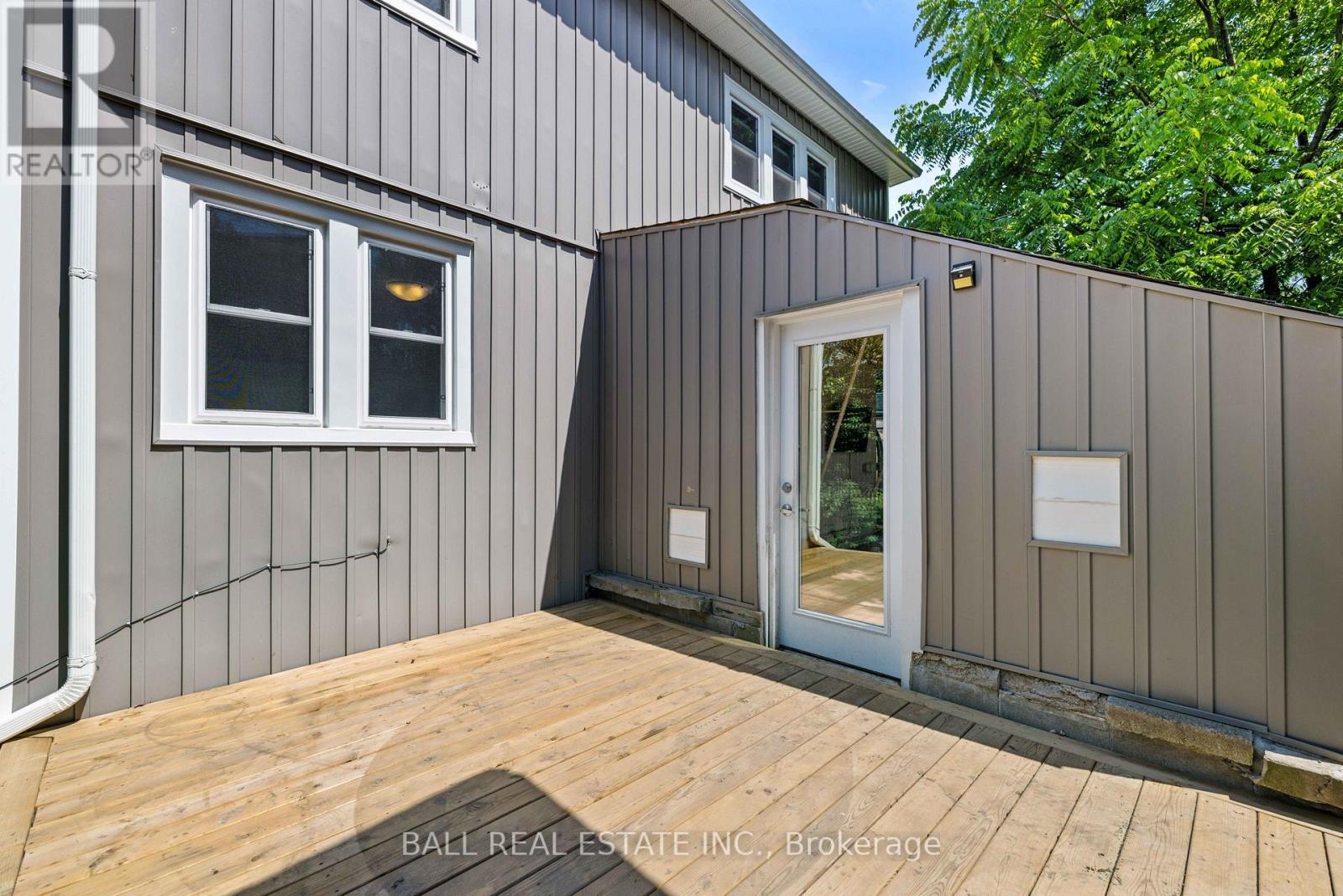 10 Anne Street, Peterborough Central (Old West End), Ontario  K9J 4S5 - Photo 7 - X12249671