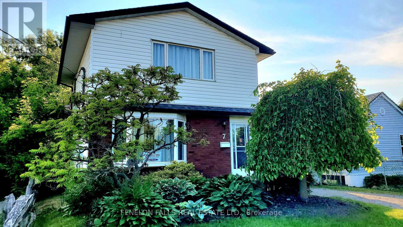 7 James Street, Kawartha Lakes (Lindsay), Ontario  K9V 3B3 - Photo 1 - X12249686