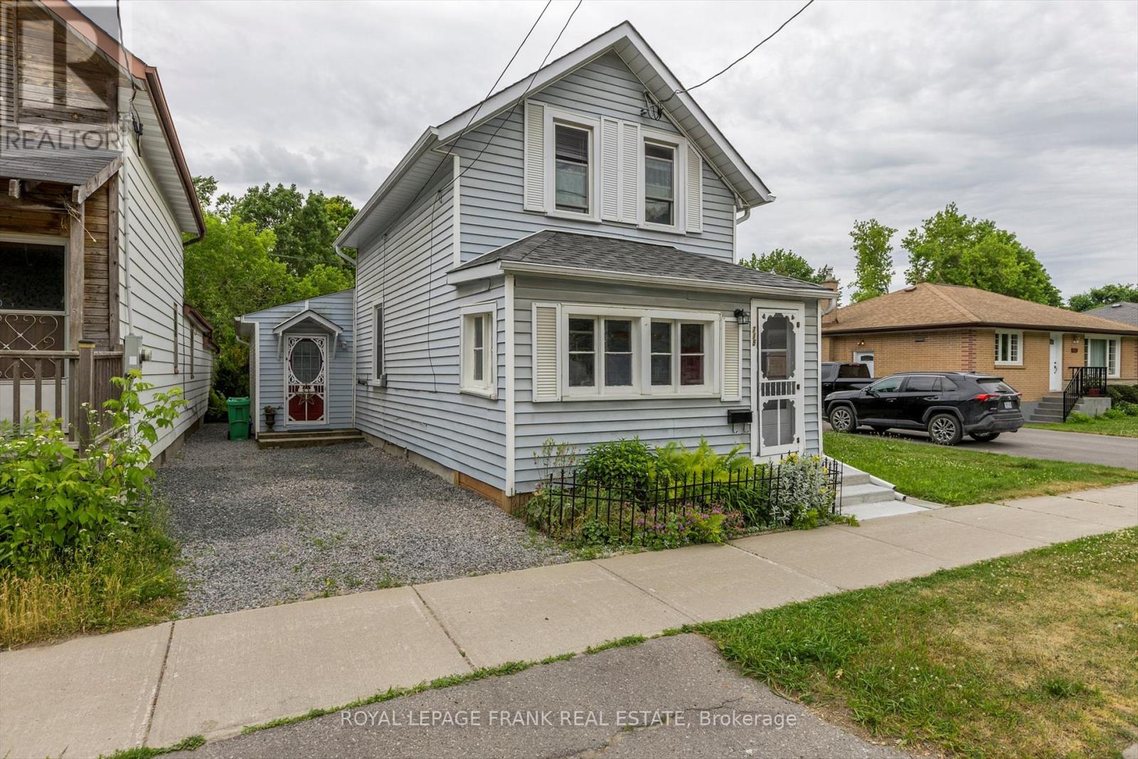 715 Chamberlain Street, Peterborough Central (South), Ontario  K9J 4M2 - Photo 2 - X12250113