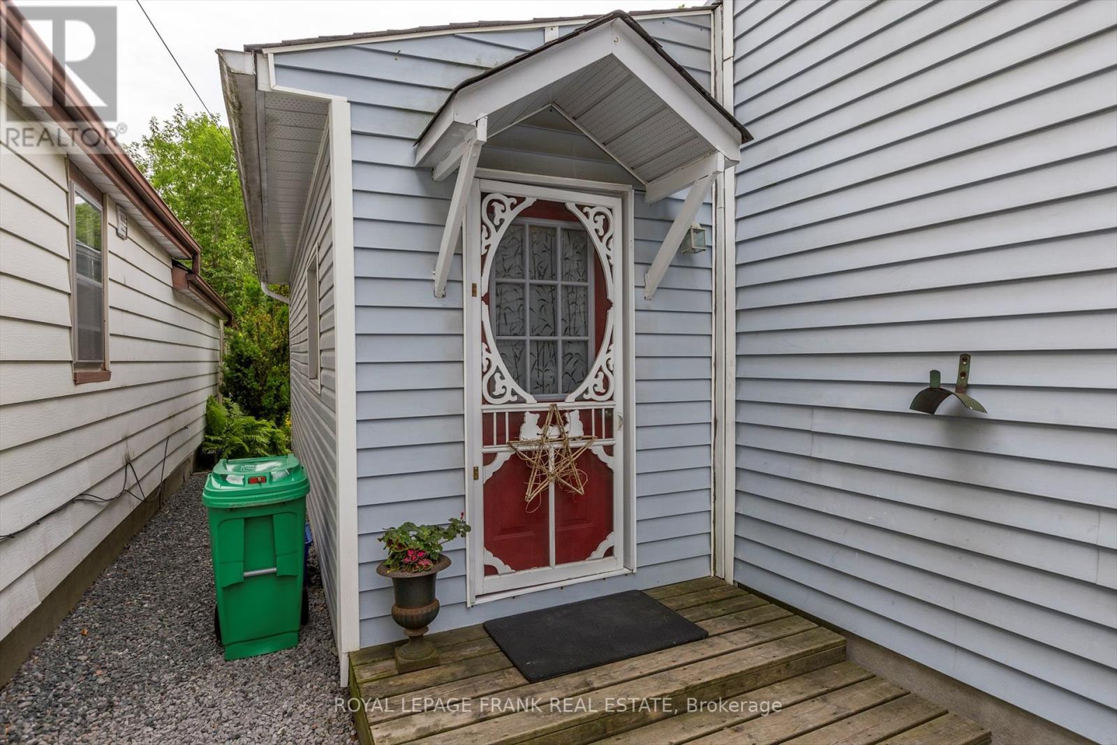715 Chamberlain Street, Peterborough Central (South), Ontario  K9J 4M2 - Photo 31 - X12250113