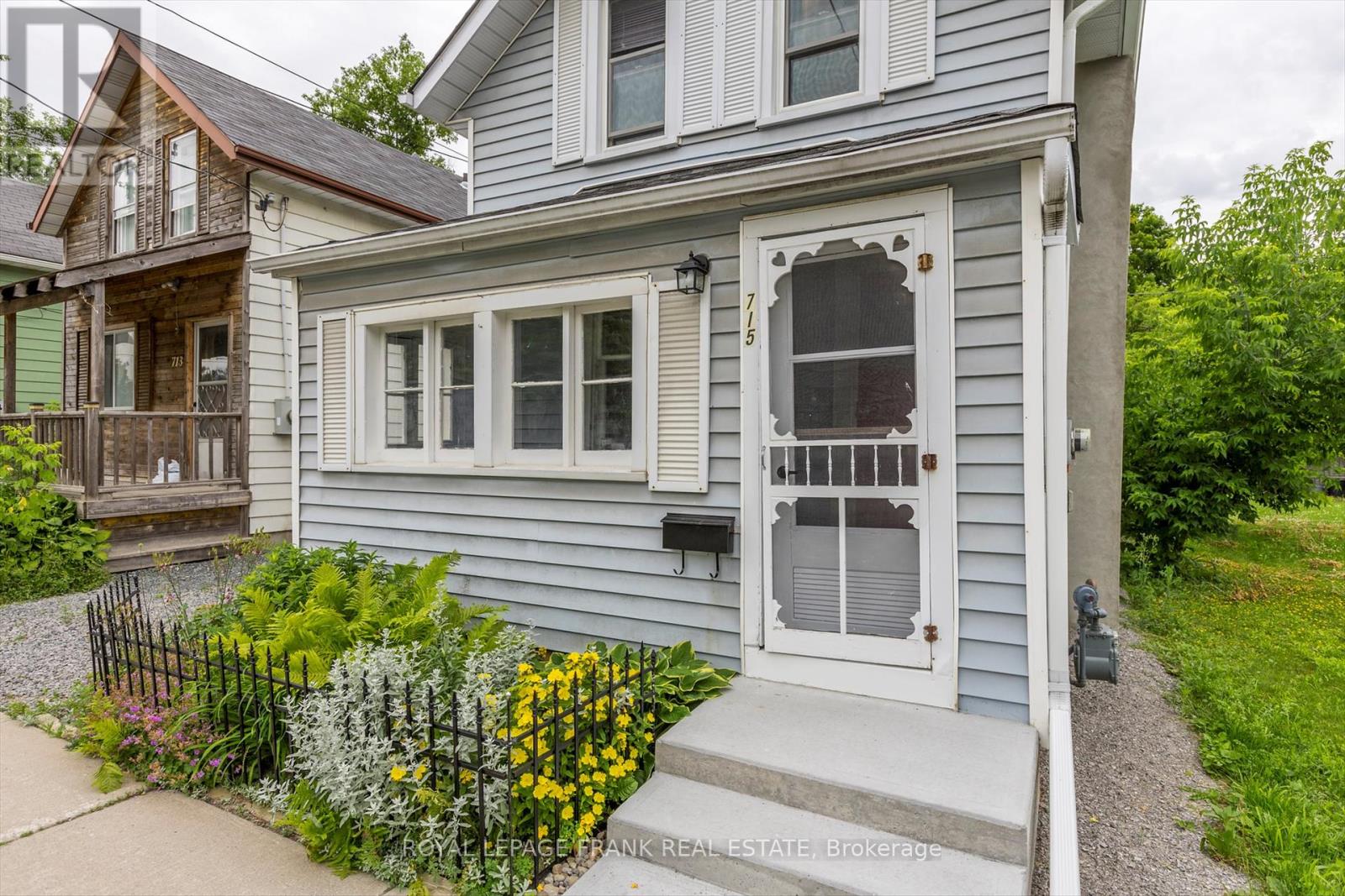 715 Chamberlain Street, Peterborough Central (South), Ontario  K9J 4M2 - Photo 4 - X12250113