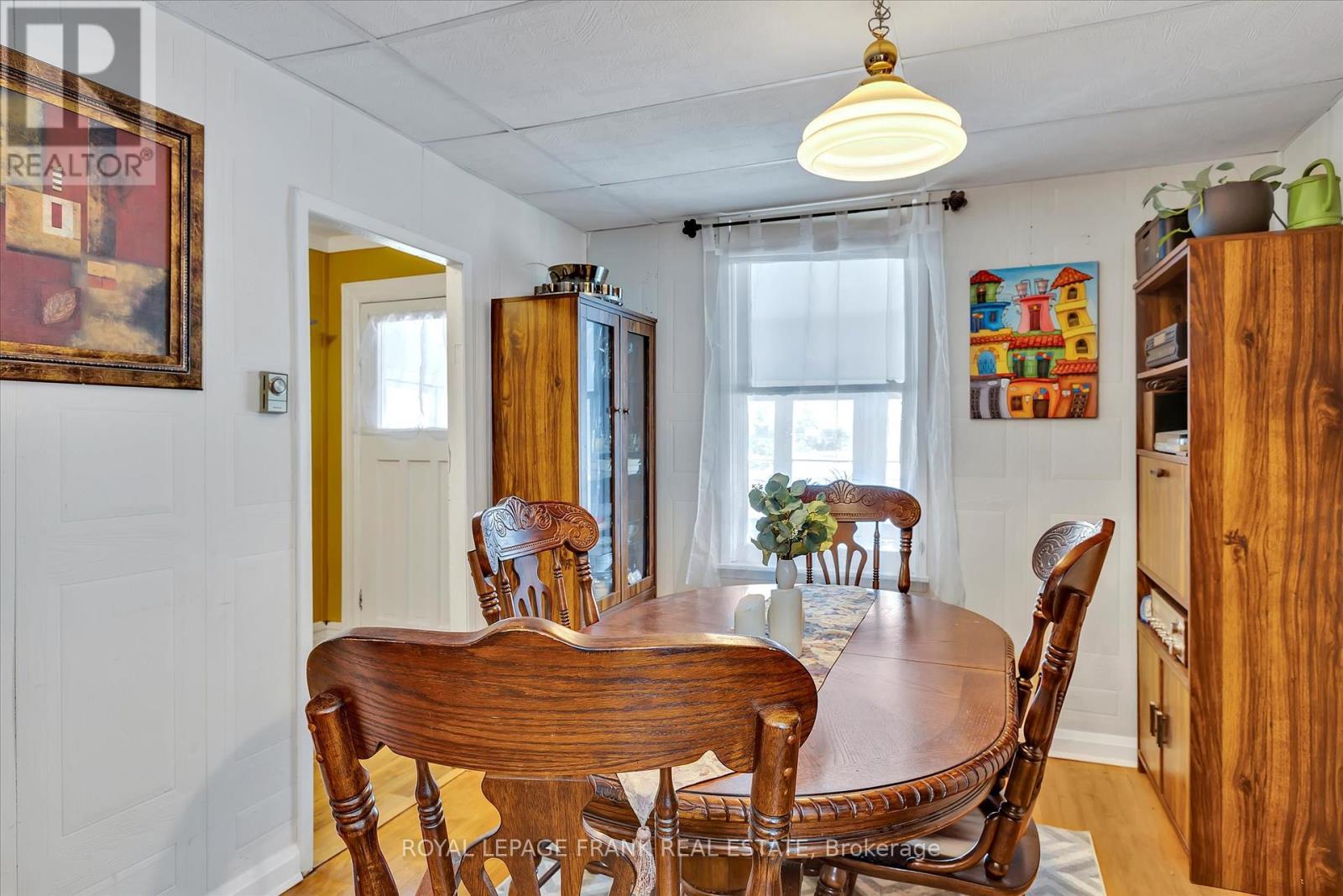 715 Chamberlain Street, Peterborough Central (South), Ontario  K9J 4M2 - Photo 7 - X12250113