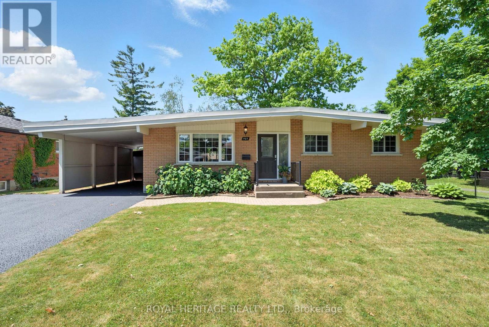 927 Northminster Avenue, Peterborough North (South), Ontario  K9H 6H7 - Photo 1 - X12250427
