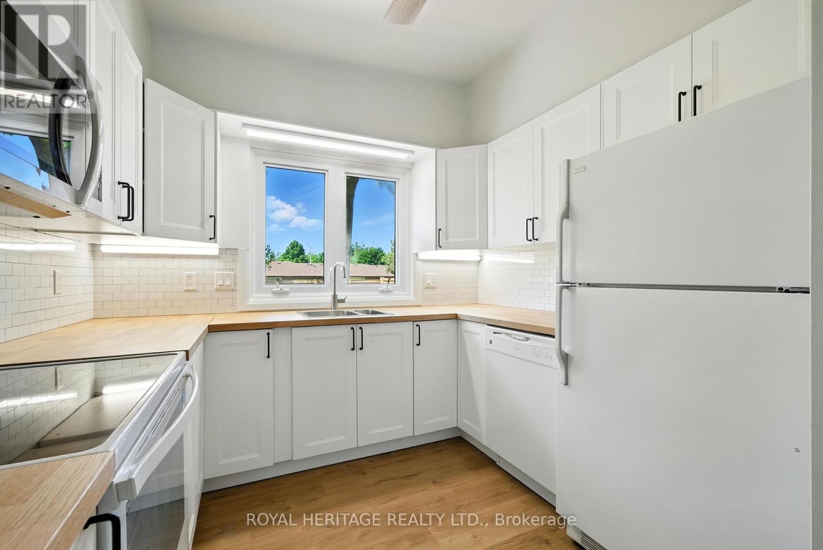 927 Northminster Avenue, Peterborough North (South), Ontario  K9H 6H7 - Photo 13 - X12250427