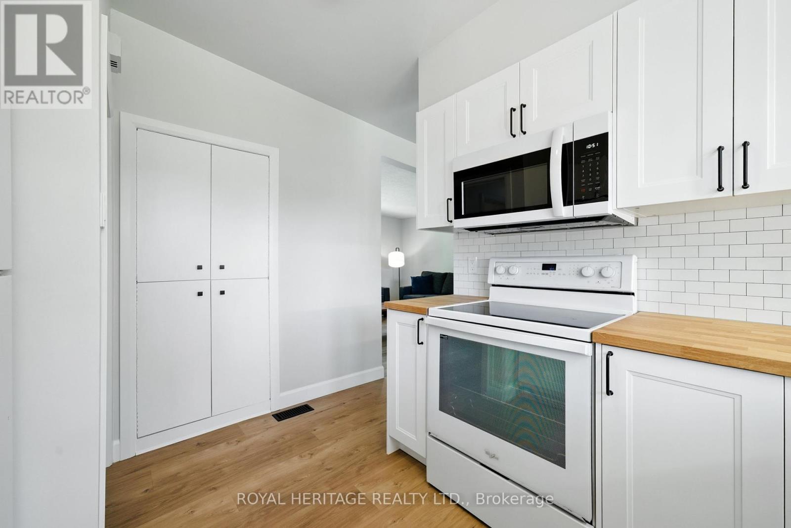 927 Northminster Avenue, Peterborough North (South), Ontario  K9H 6H7 - Photo 16 - X12250427