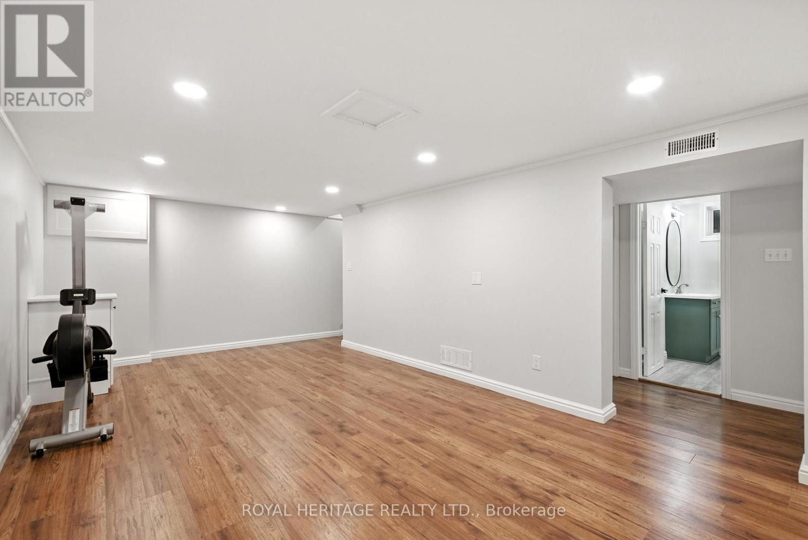 927 Northminster Avenue, Peterborough North (South), Ontario  K9H 6H7 - Photo 29 - X12250427