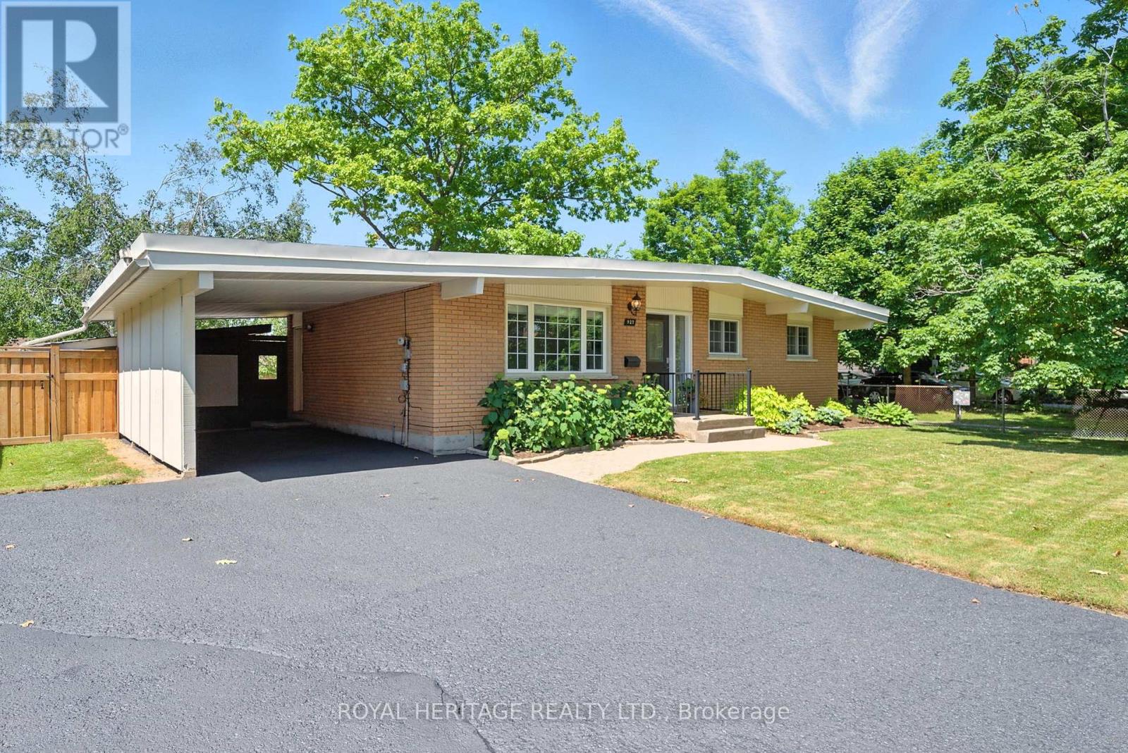 927 Northminster Avenue, Peterborough North (South), Ontario  K9H 6H7 - Photo 3 - X12250427