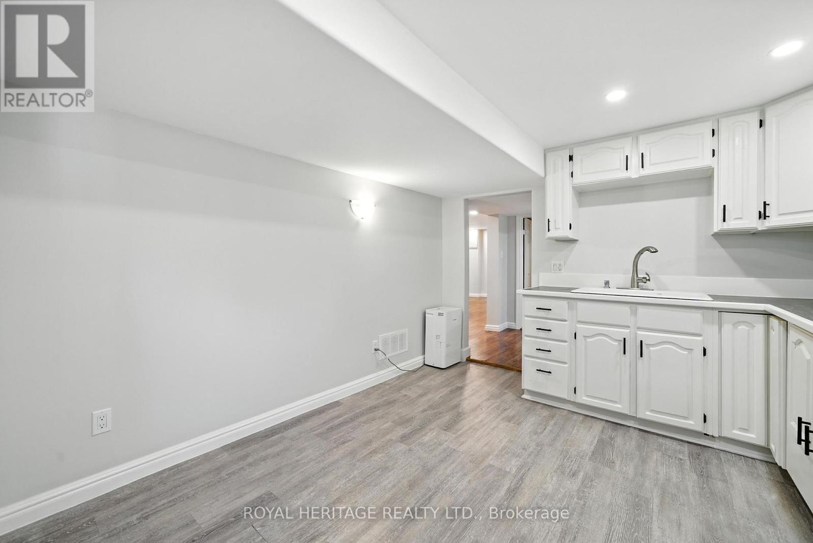 927 Northminster Avenue, Peterborough North (South), Ontario  K9H 6H7 - Photo 34 - X12250427