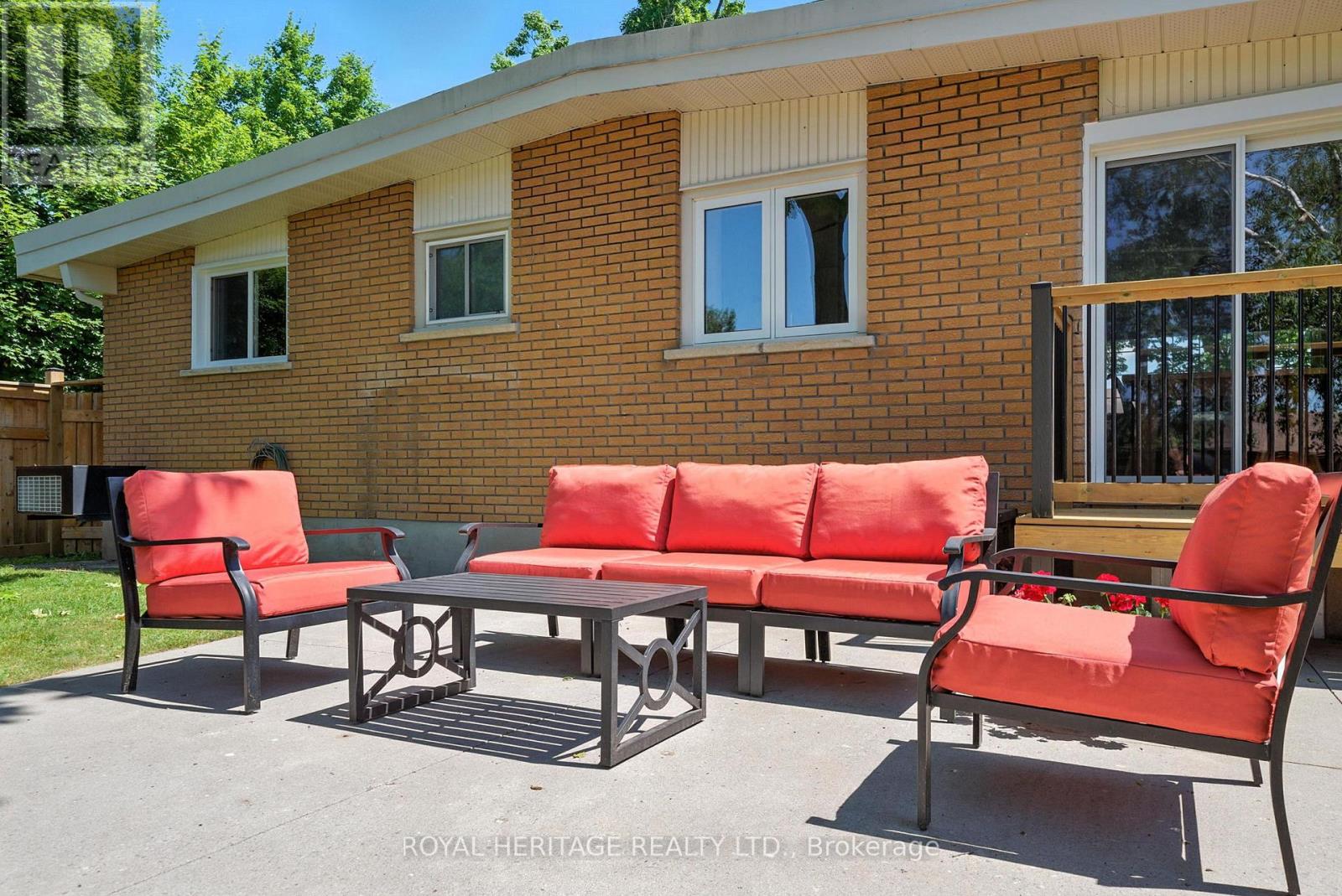 927 Northminster Avenue, Peterborough North (South), Ontario  K9H 6H7 - Photo 40 - X12250427