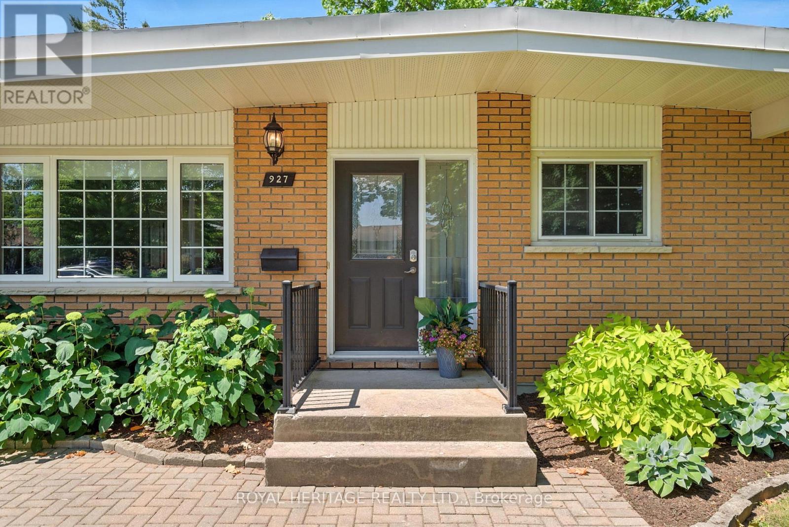 927 Northminster Avenue, Peterborough North (South), Ontario  K9H 6H7 - Photo 5 - X12250427