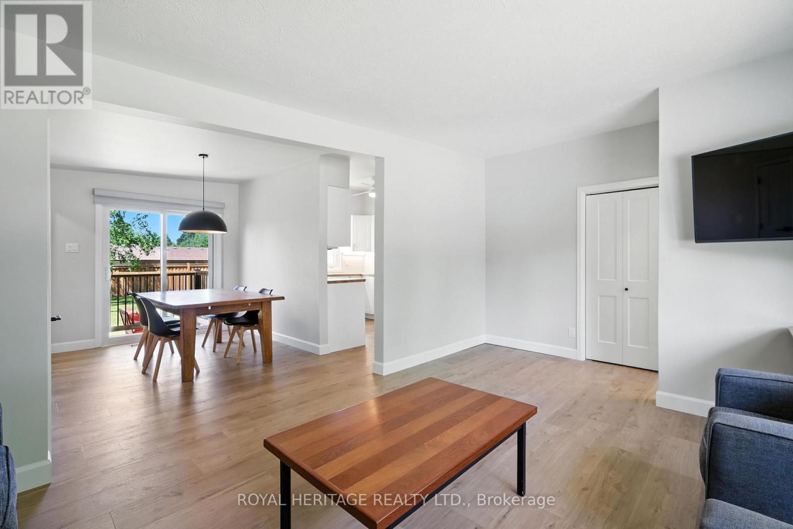 927 Northminster Avenue, Peterborough North (South), Ontario  K9H 6H7 - Photo 9 - X12250427