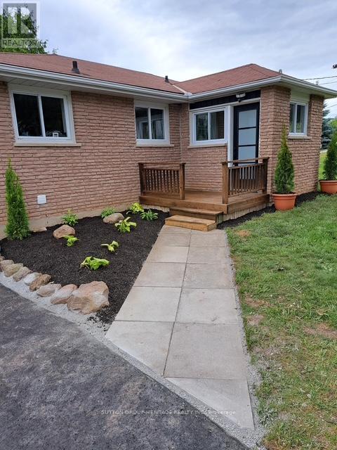 11 Sturgeon Crescent, Kawartha Lakes (Lindsay), Ontario  K9V 4R6 - Photo 2 - X12250597