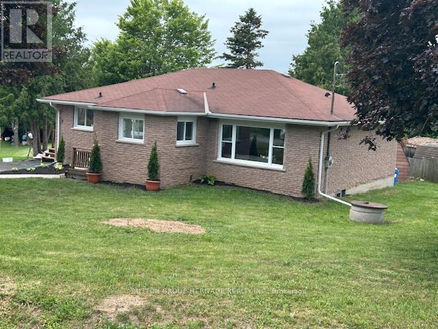 11 Sturgeon Crescent, Kawartha Lakes (Lindsay), Ontario  K9V 4R6 - Photo 3 - X12250597