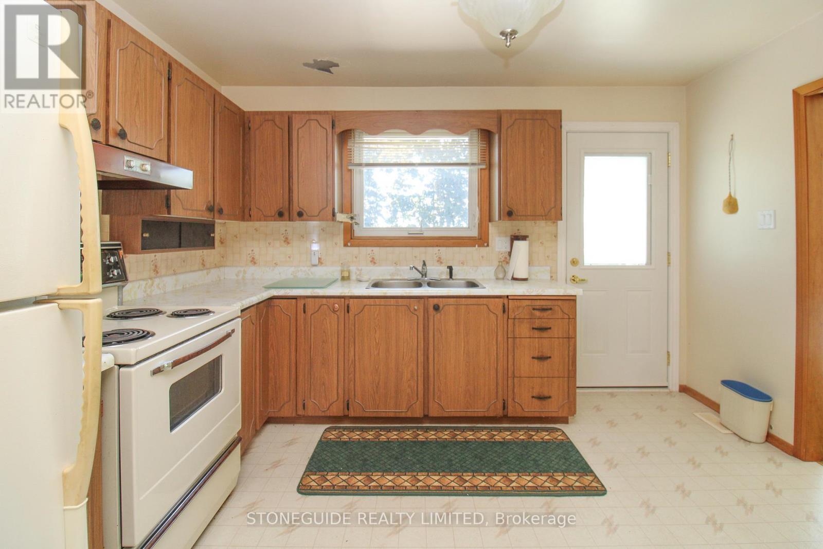 527 Lily Lake Road, Selwyn, Ontario  K9J 6X3 - Photo 11 - X12250834