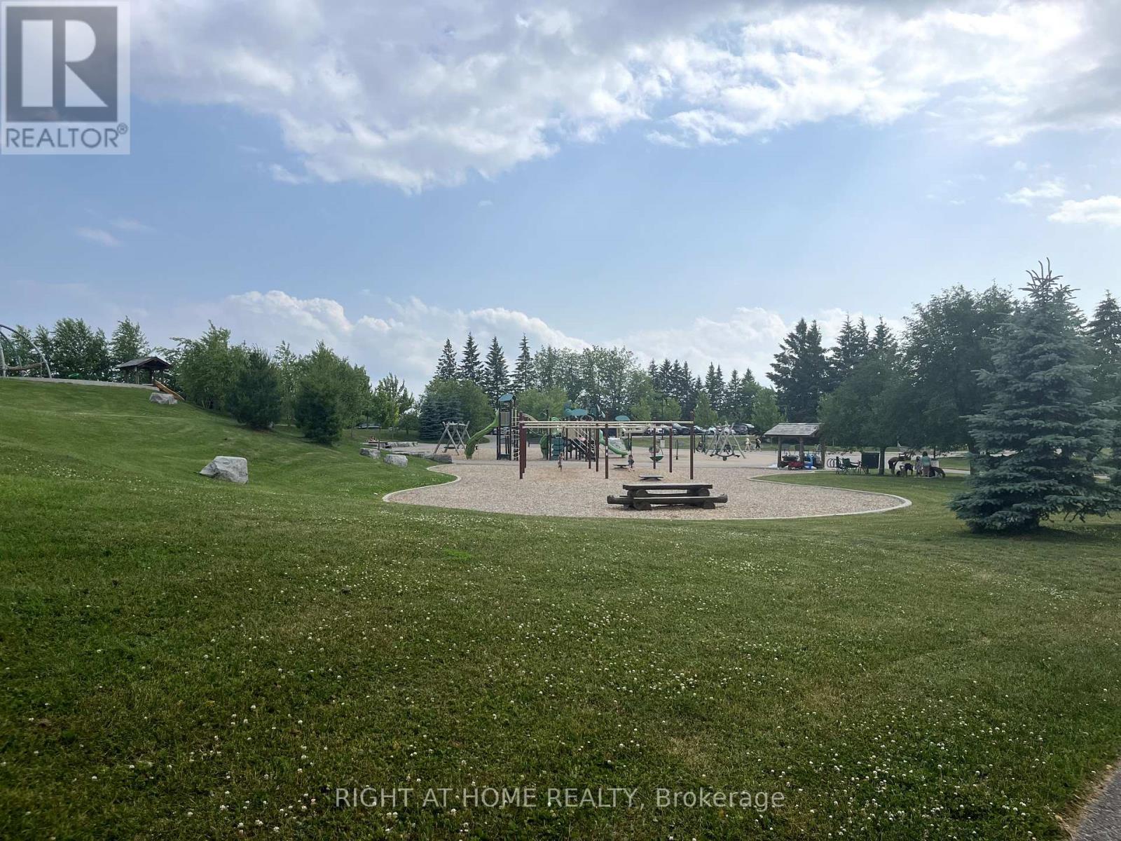 20 Holtom Street, Kawartha Lakes (Lindsay), Ontario  K9V 0C3 - Photo 44 - X12251423