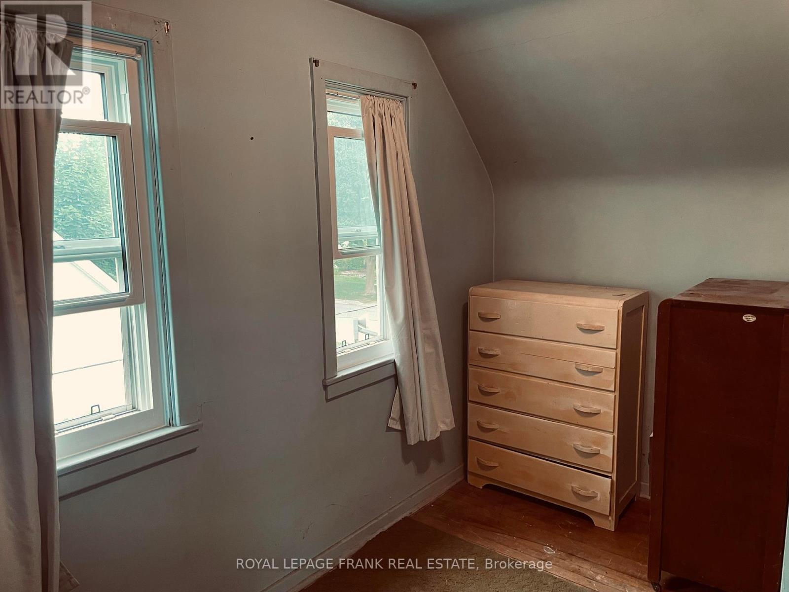 541 Mckellar Street, Peterborough South (West), Ontario  K9J 1R1 - Photo 11 - X12251590