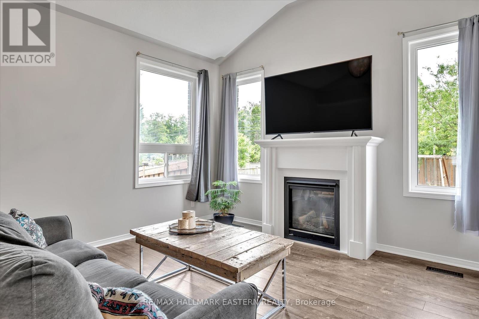 1787 Waddell Avenue, Peterborough West (South), Ontario  K9K 2G5 - Photo 8 - X12251652