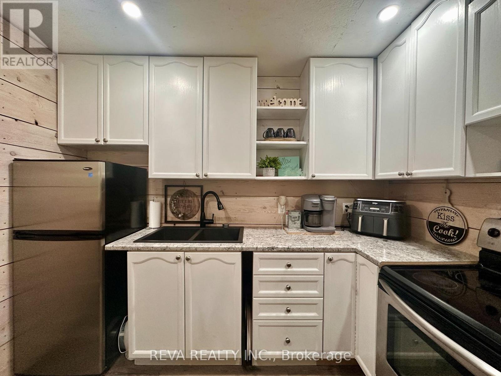 219 Elgin Road, Hastings Highlands (Mcclure Ward), Ontario  K0L 2K0 - Photo 12 - X12252060