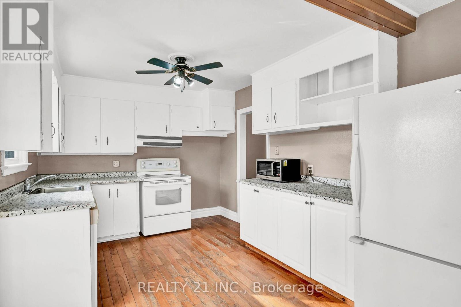 160 Elizabeth Avenue, Peterborough North (South), Ontario  K9H 5E3 - Photo 10 - X12252086