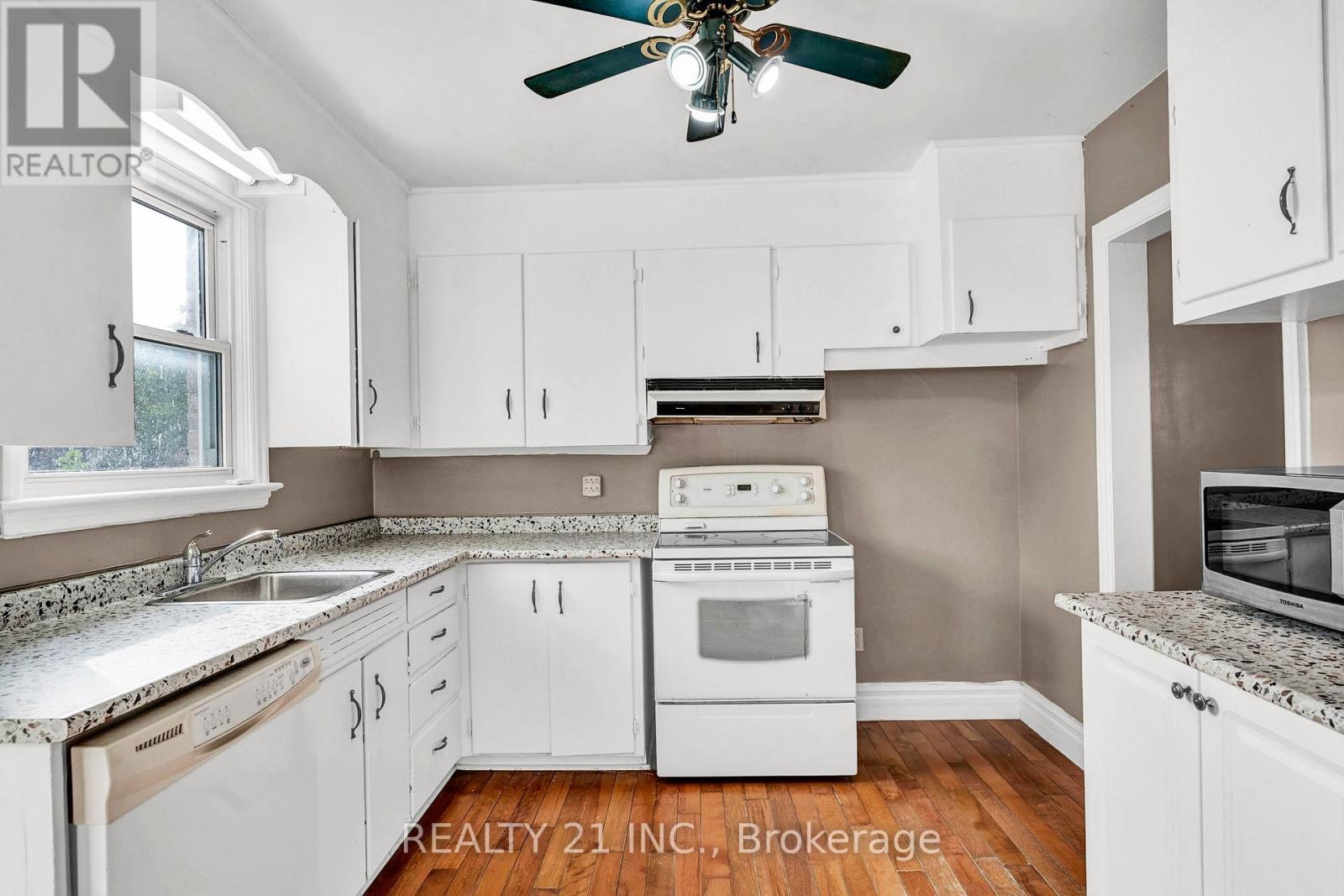 160 Elizabeth Avenue, Peterborough North (South), Ontario  K9H 5E3 - Photo 11 - X12252086