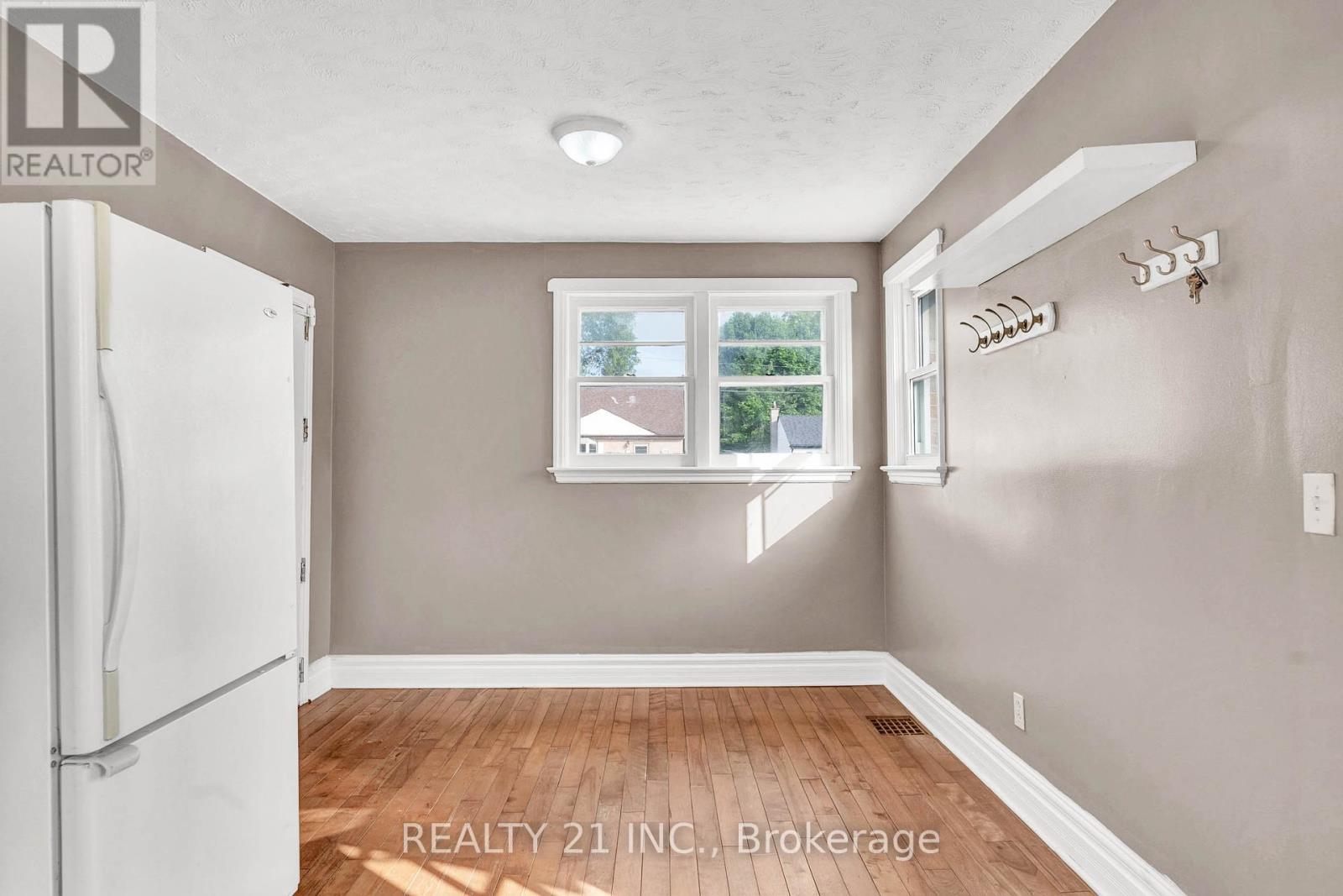 160 Elizabeth Avenue, Peterborough North (South), Ontario  K9H 5E3 - Photo 12 - X12252086