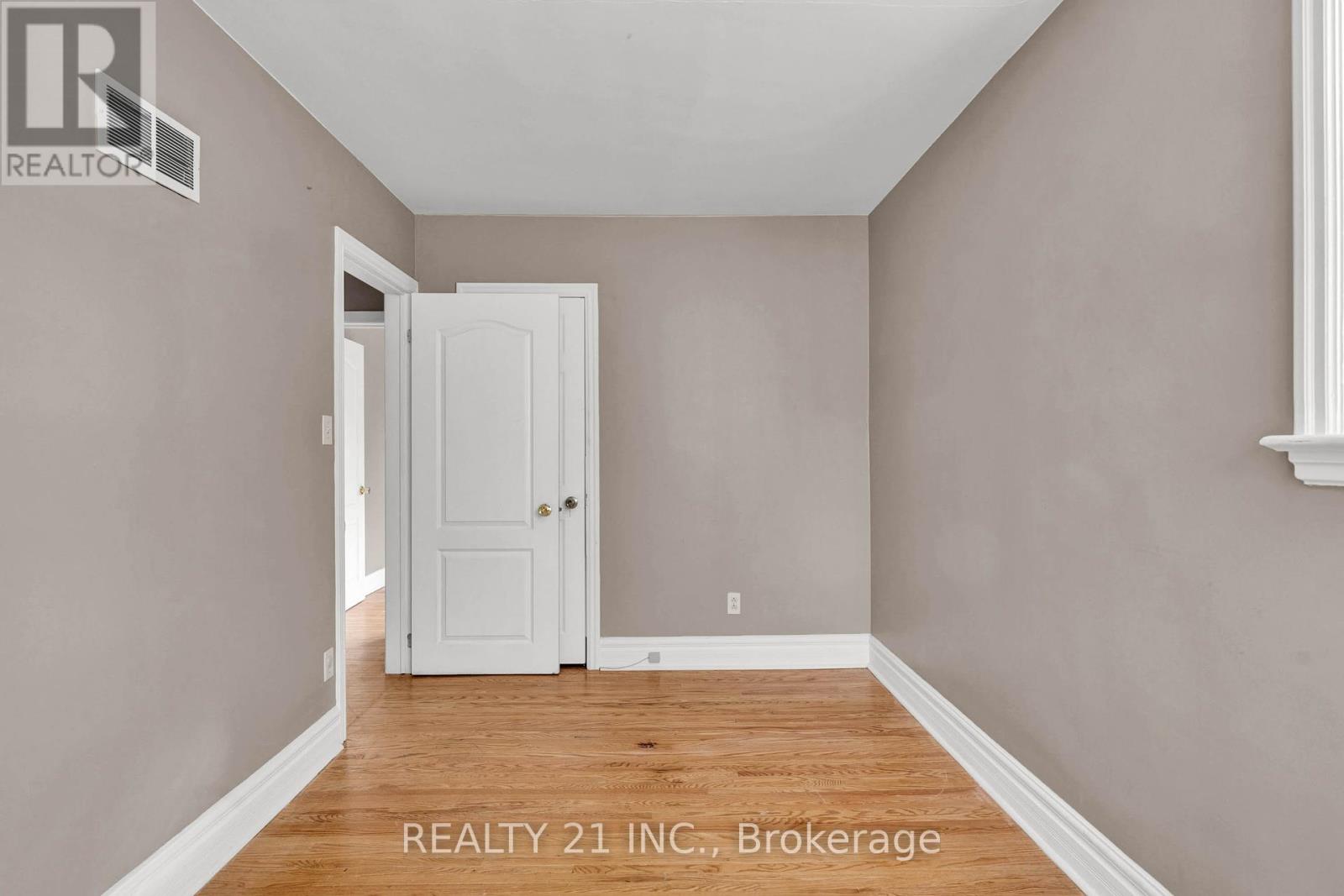 160 Elizabeth Avenue, Peterborough North (South), Ontario  K9H 5E3 - Photo 18 - X12252086