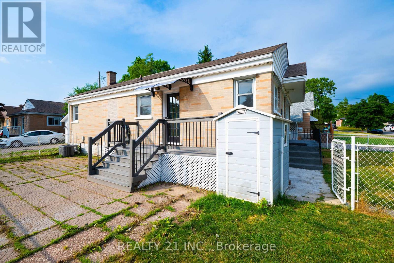 160 Elizabeth Avenue, Peterborough North (South), Ontario  K9H 5E3 - Photo 2 - X12252086