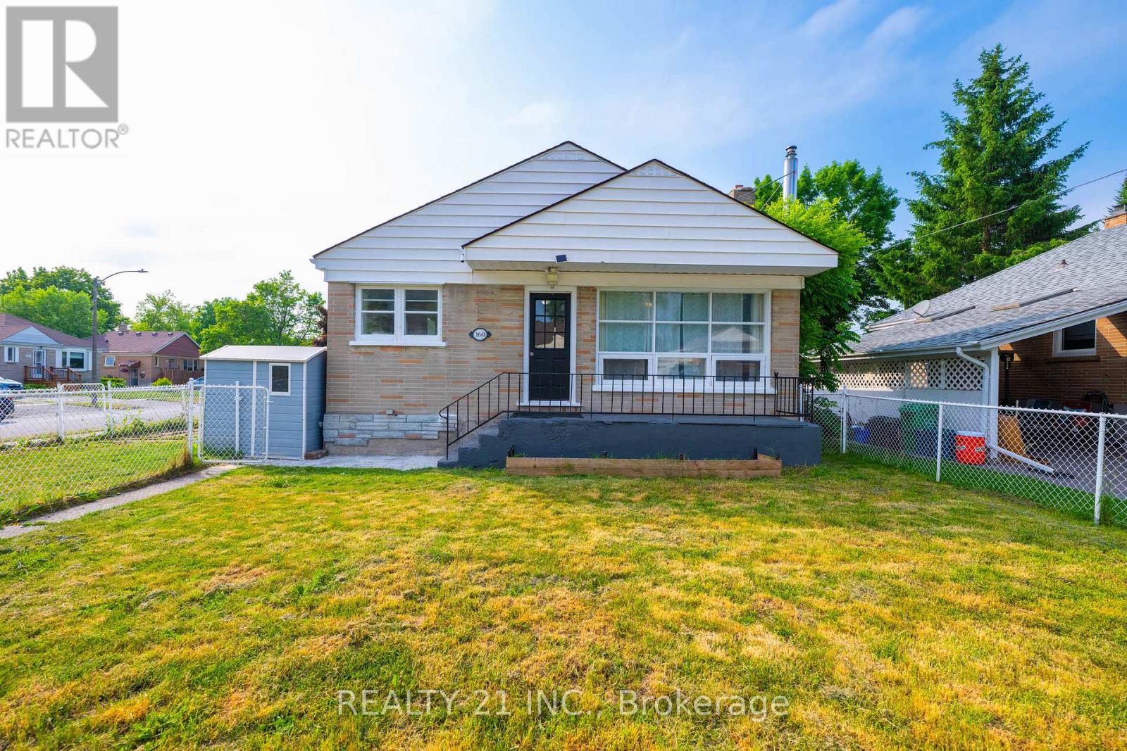 160 Elizabeth Avenue, Peterborough North (South), Ontario  K9H 5E3 - Photo 3 - X12252086