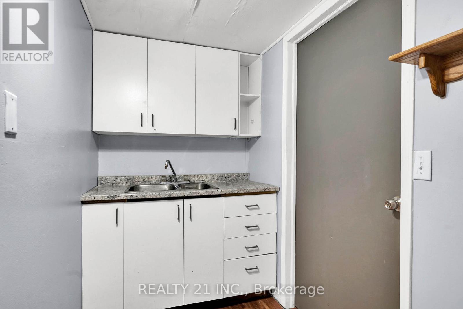 160 Elizabeth Avenue, Peterborough North (South), Ontario  K9H 5E3 - Photo 33 - X12252086