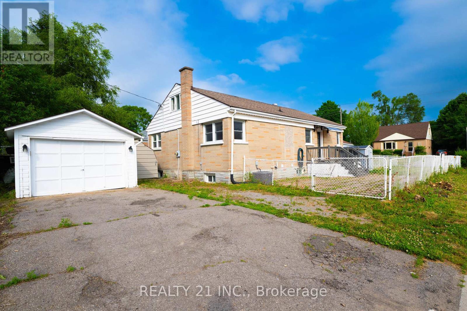160 Elizabeth Avenue, Peterborough North (South), Ontario  K9H 5E3 - Photo 4 - X12252086