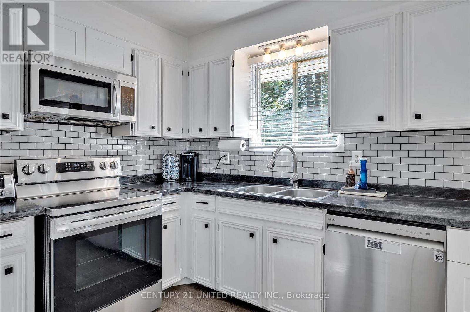 2032 Walker Avenue, Peterborough East (South), Ontario  K9L 1S1 - Photo 7 - X12252782