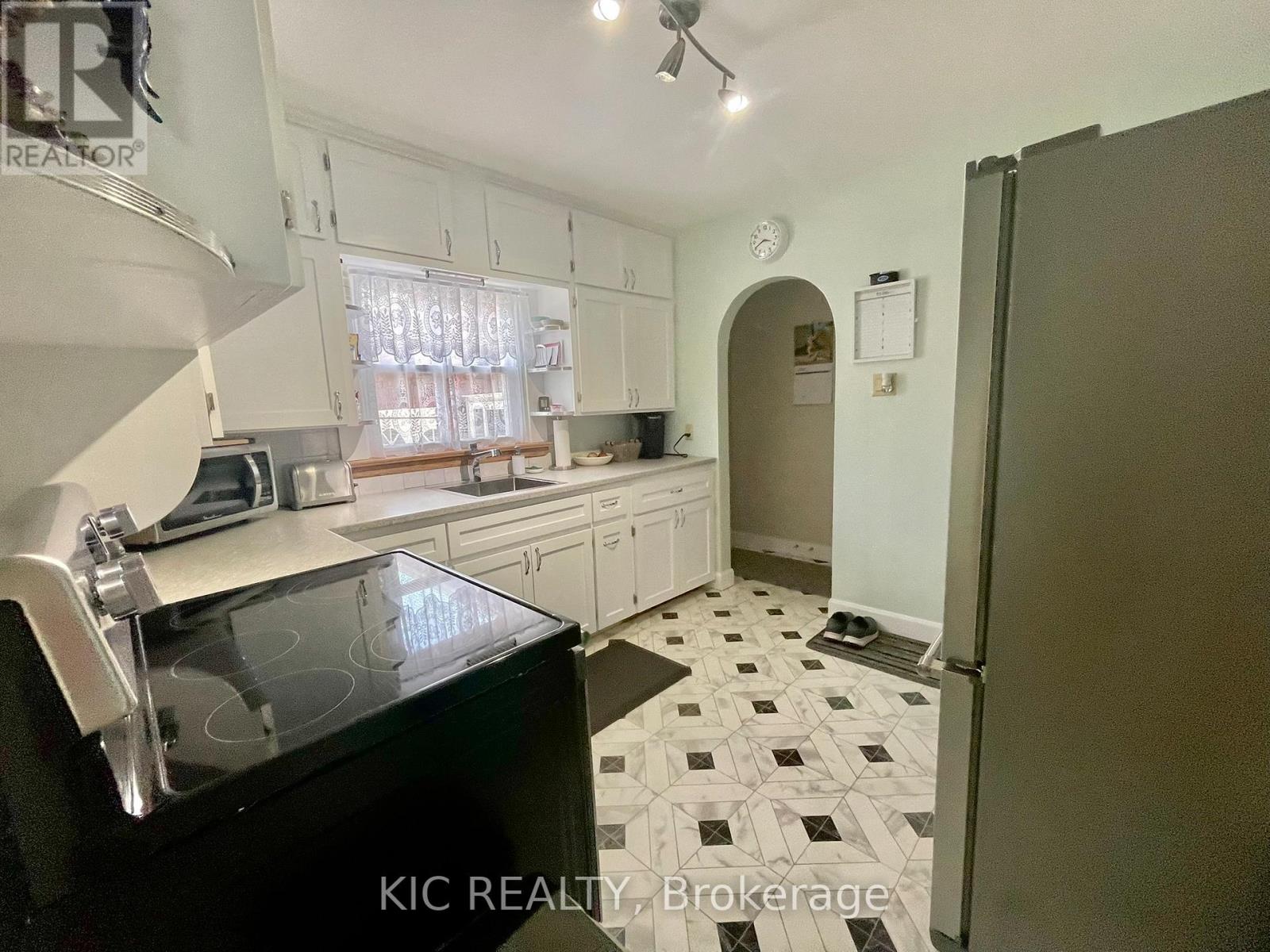 84 Doxsee Avenue N, Trent Hills (Campbellford), Ontario  K0L 1L0 - Photo 10 - X12252853