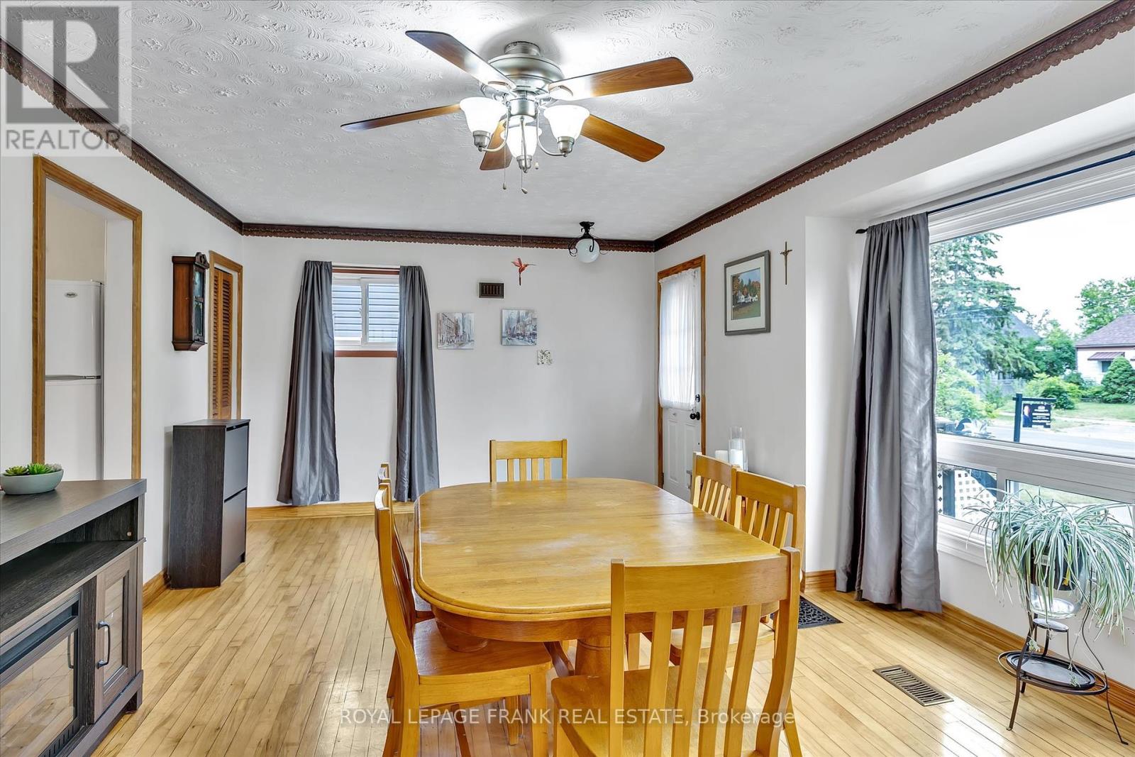 689 Hawley Street, Peterborough South (West), Ontario  K9J 4C7 - Photo 10 - X12252884