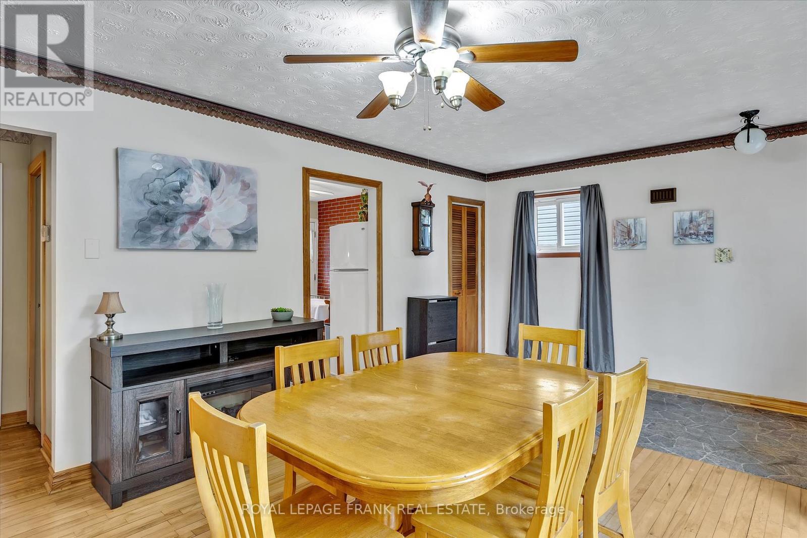 689 Hawley Street, Peterborough South (West), Ontario  K9J 4C7 - Photo 11 - X12252884