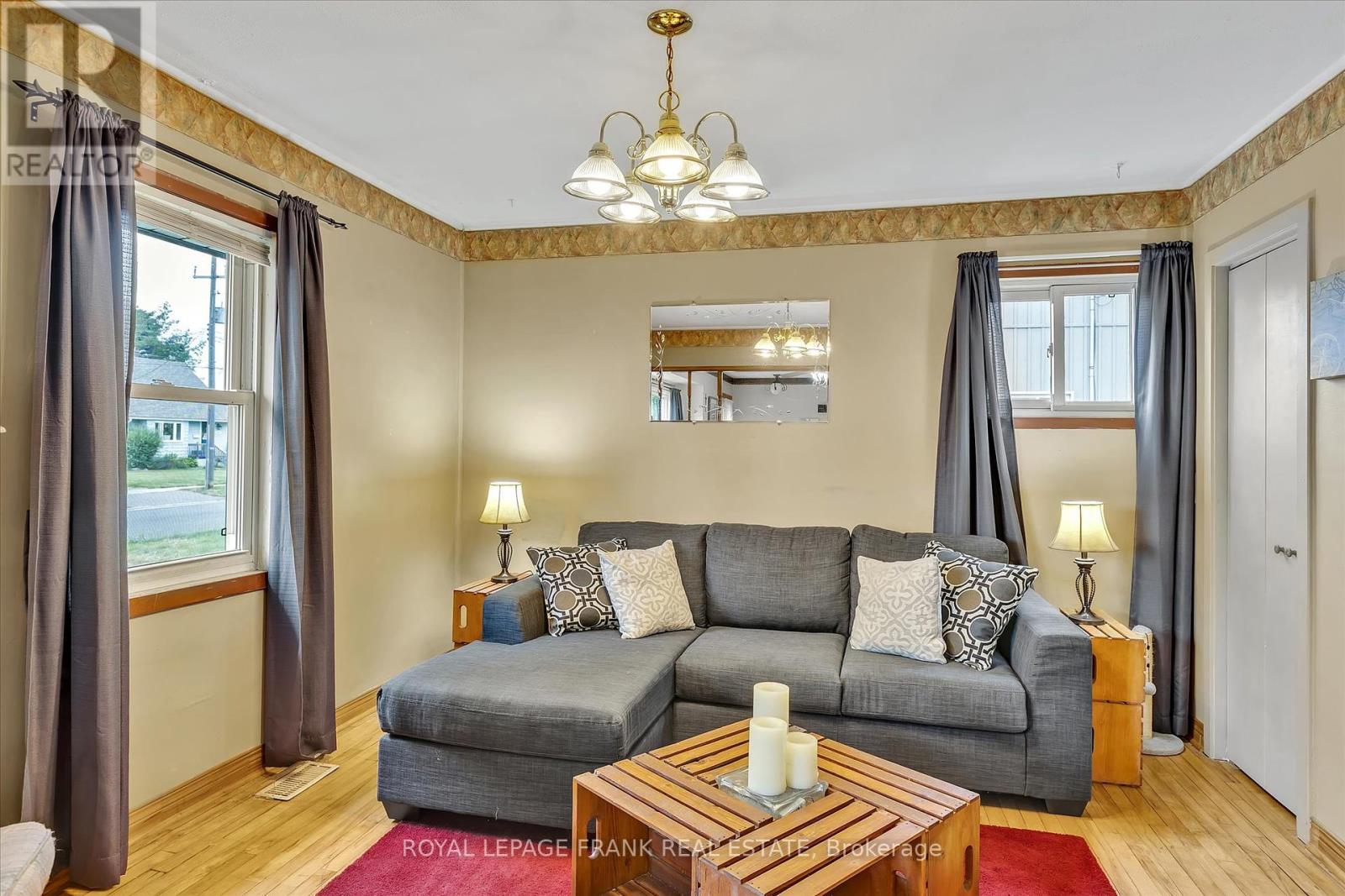 689 Hawley Street, Peterborough South (West), Ontario  K9J 4C7 - Photo 12 - X12252884