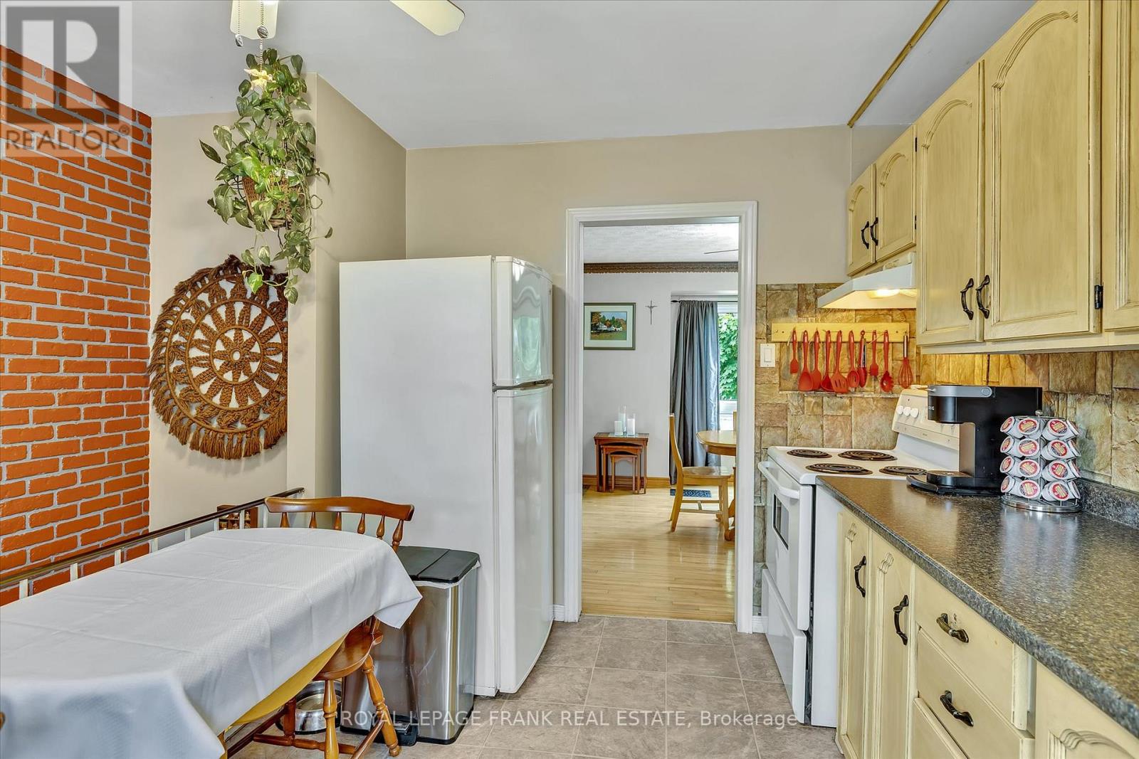 689 Hawley Street, Peterborough South (West), Ontario  K9J 4C7 - Photo 16 - X12252884