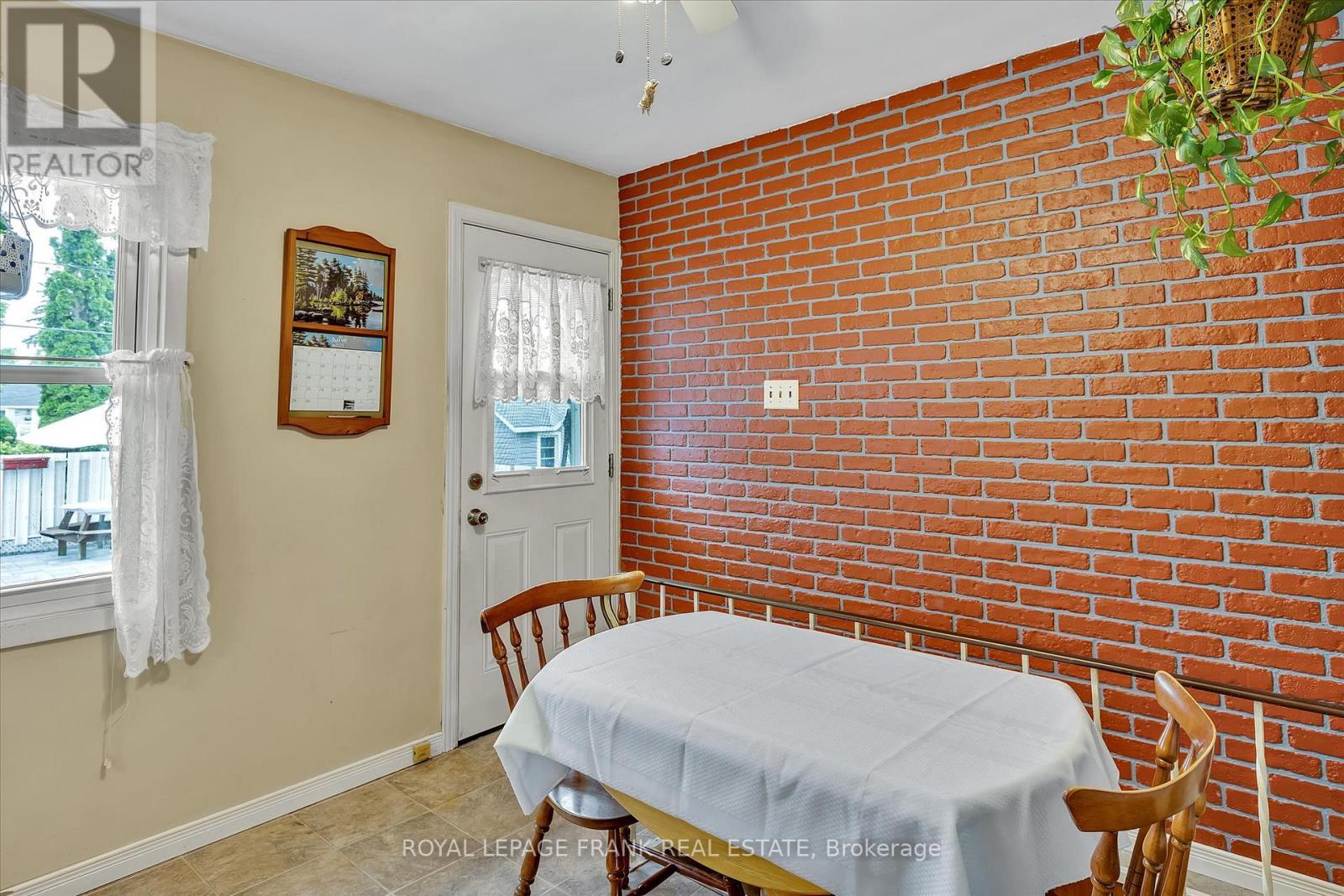 689 Hawley Street, Peterborough South (West), Ontario  K9J 4C7 - Photo 18 - X12252884