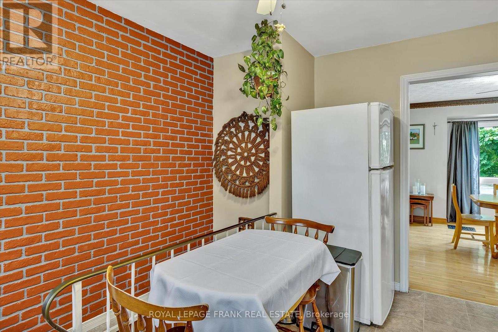 689 Hawley Street, Peterborough South (West), Ontario  K9J 4C7 - Photo 19 - X12252884
