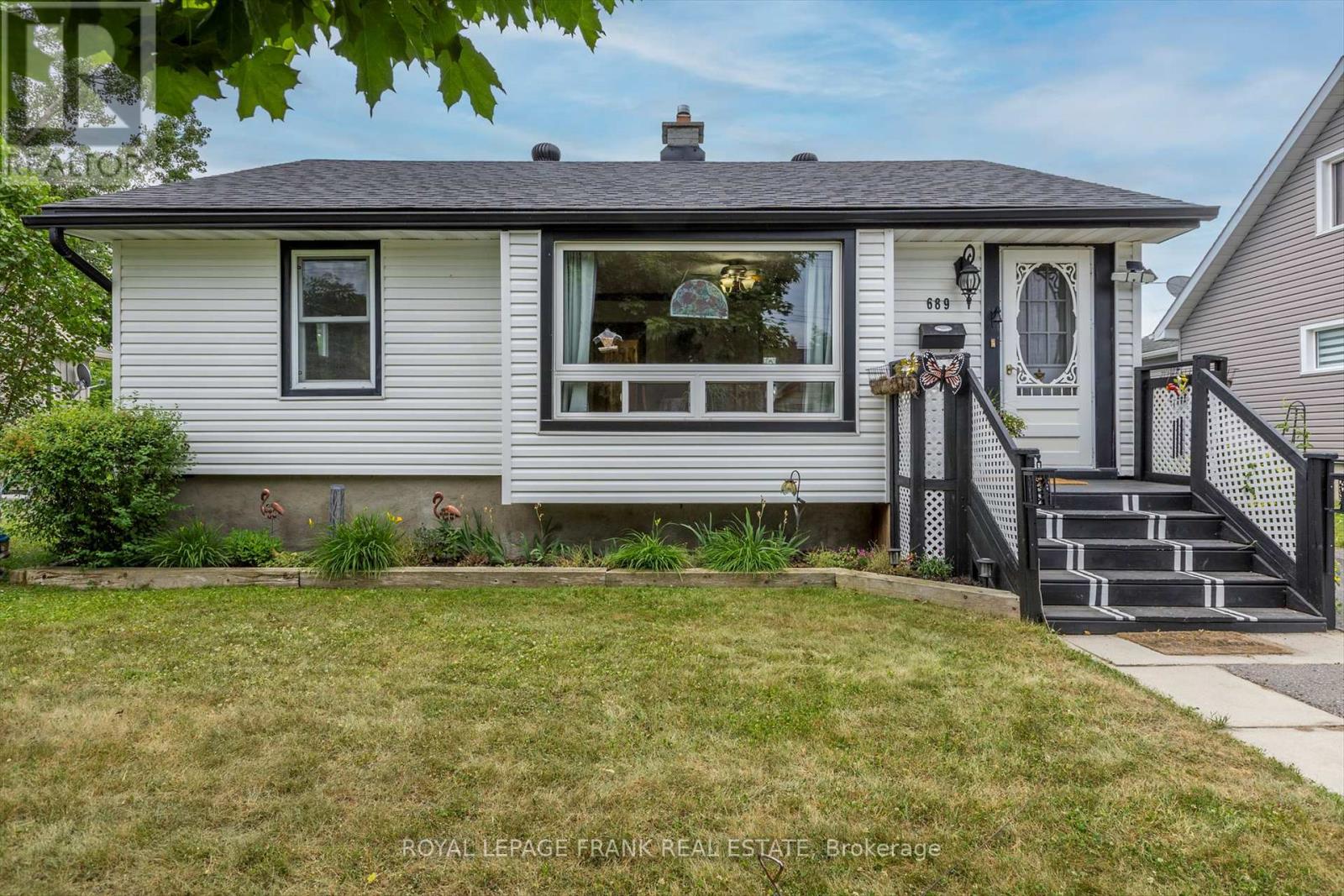 689 Hawley Street, Peterborough South (West), Ontario  K9J 4C7 - Photo 2 - X12252884