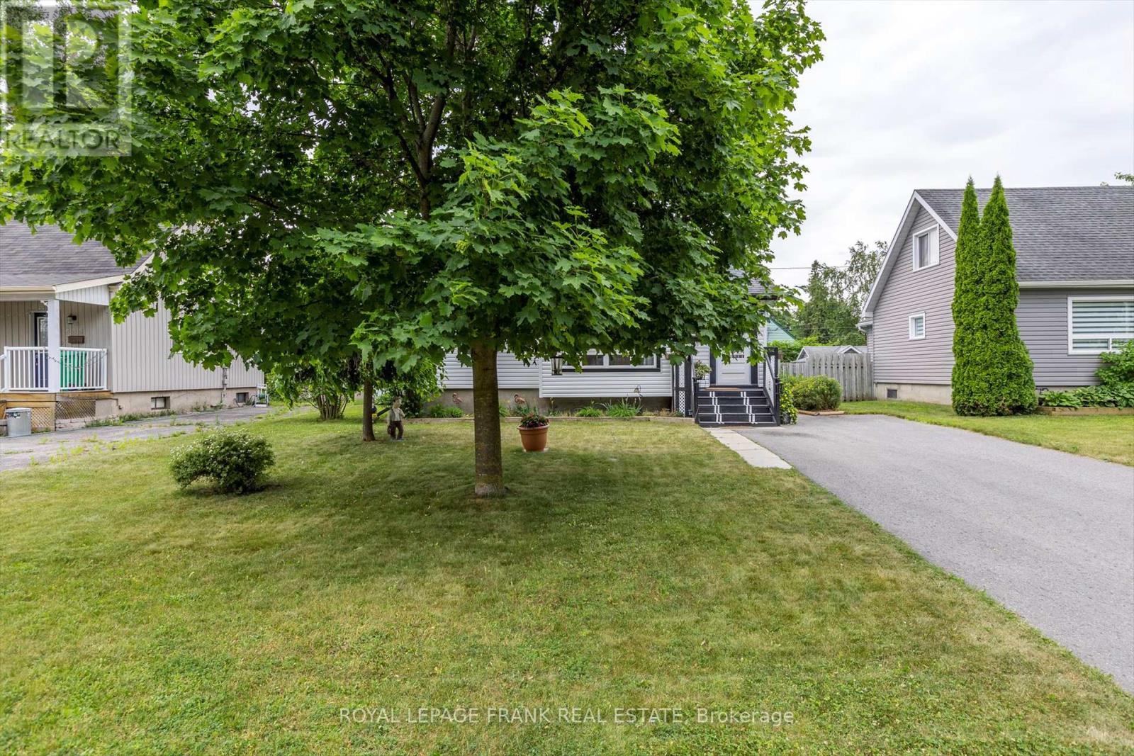 689 Hawley Street, Peterborough South (West), Ontario  K9J 4C7 - Photo 4 - X12252884
