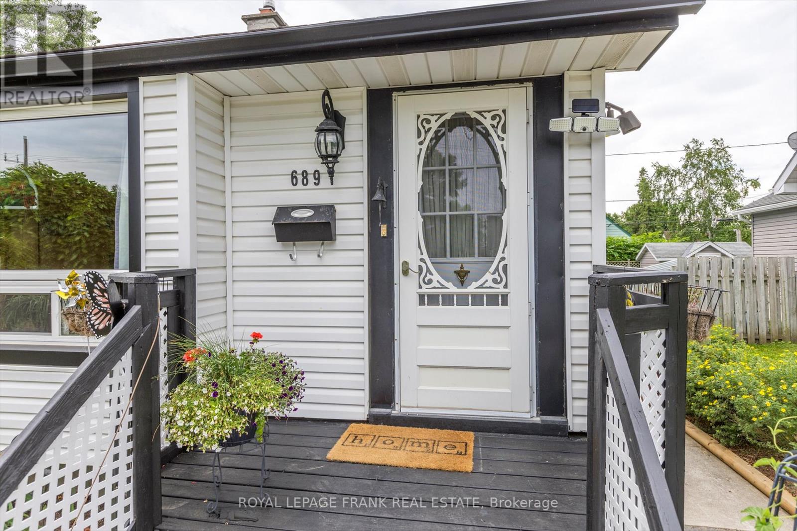 689 Hawley Street, Peterborough South (West), Ontario  K9J 4C7 - Photo 5 - X12252884