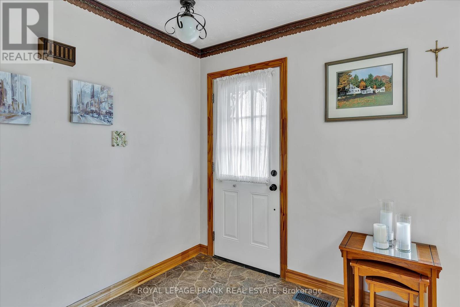 689 Hawley Street, Peterborough South (West), Ontario  K9J 4C7 - Photo 7 - X12252884